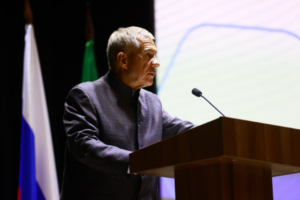 Минниханов: &laquo;Решение кадрового вопроса &mdash; приоритет в сфере медицины&raquo;