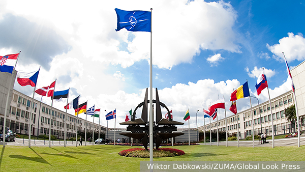 NYT: При атаке на свою резиденцию Хаменеи получил ожоги лица