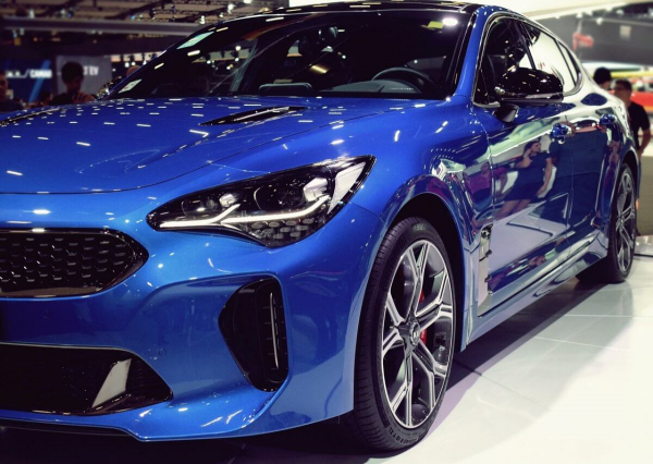 Kia K5 разбили ради рекламы в Шымкенте