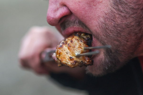 Гастроэнтеролог перечислил лучшие виды рыбы для шашлыка