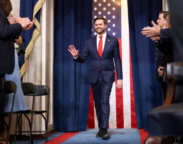 Вэнс заявил, что испытывает усталость от политики