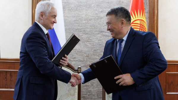 Главы Минобороны Кыргызстана и России сверили часы в Москве