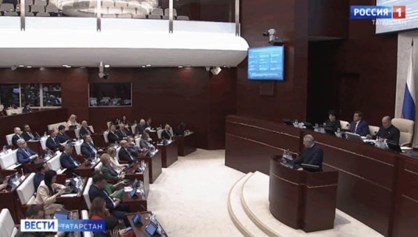 Фарид Мухаметшин досрочно сложил полномочия Председателя Госсовета Татарстана