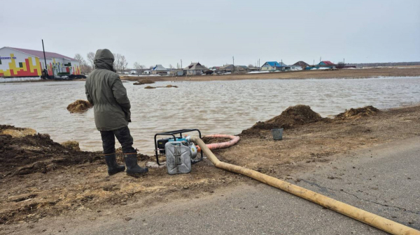 300 тысяч кубов воды откачано в Акмолинской области в рамках борьбы с паводками