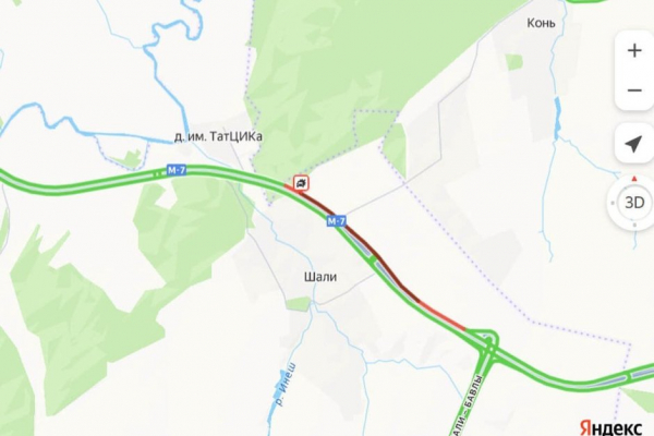 Под Казанью на М7 образовалась пробка почти на 4 км из-за аварии с фурой