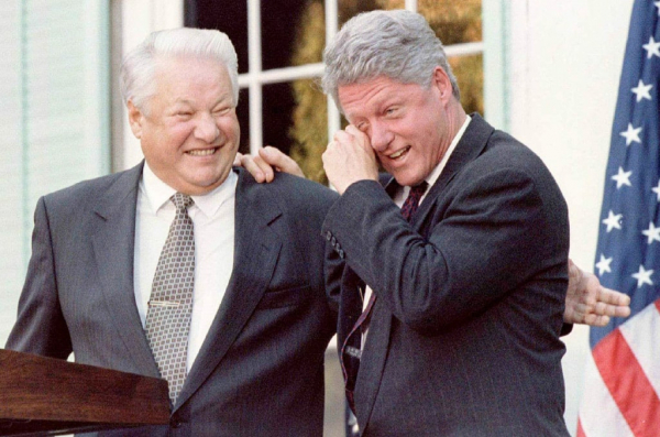 Политолог Гращенков: негатив россиян к Ельцину обусловлен символизмом лихих 90-х