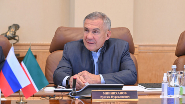 Минниханов поздравил с юбилеем телеведущего и продюсера Константина Эрнста 06/02/2026 &ndash; Новости