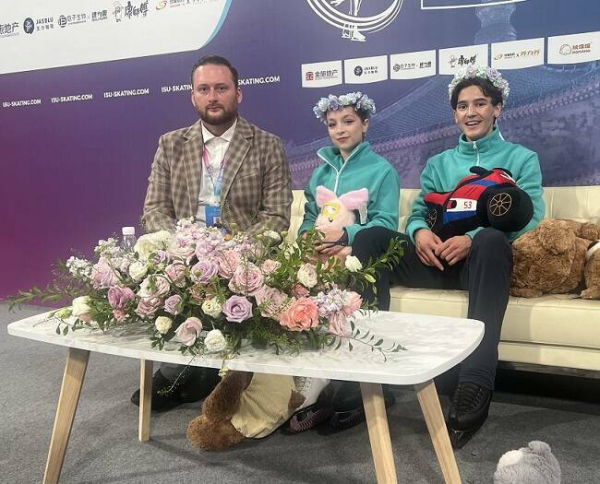 Фигуристы Шешелева и Карнаухов выиграли этап юниорского Гран-при в Китае