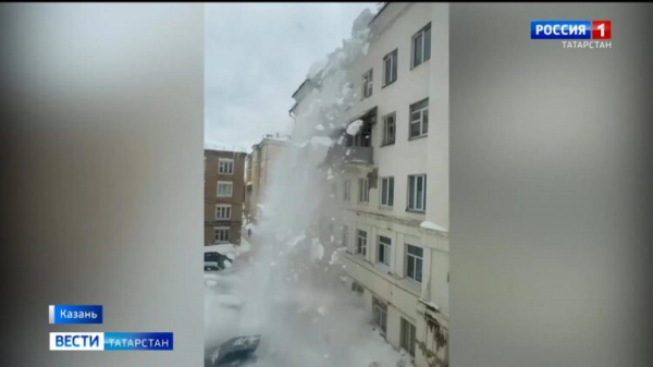 В Татарстане продолжаются обрушения крыш из‑за снега и наледи