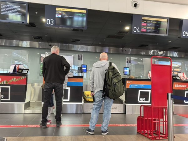 В аэропорту Омска продолжается транспортный коллапс: задержаны десятки авиарейсов