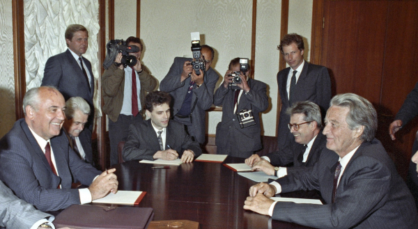 Ролан Дюма и Конституция Казахстана: «30 лет спустя»