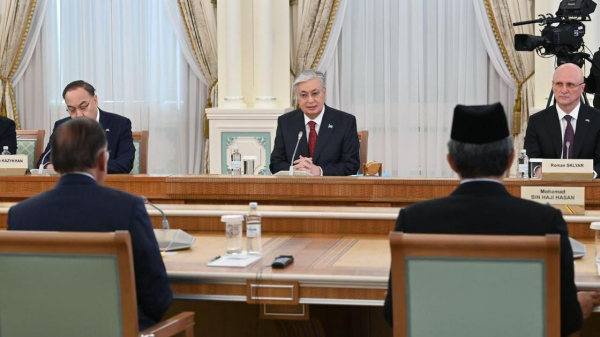 Токаев и премьер Малайзии провели переговоры в расширенном составе (фото)