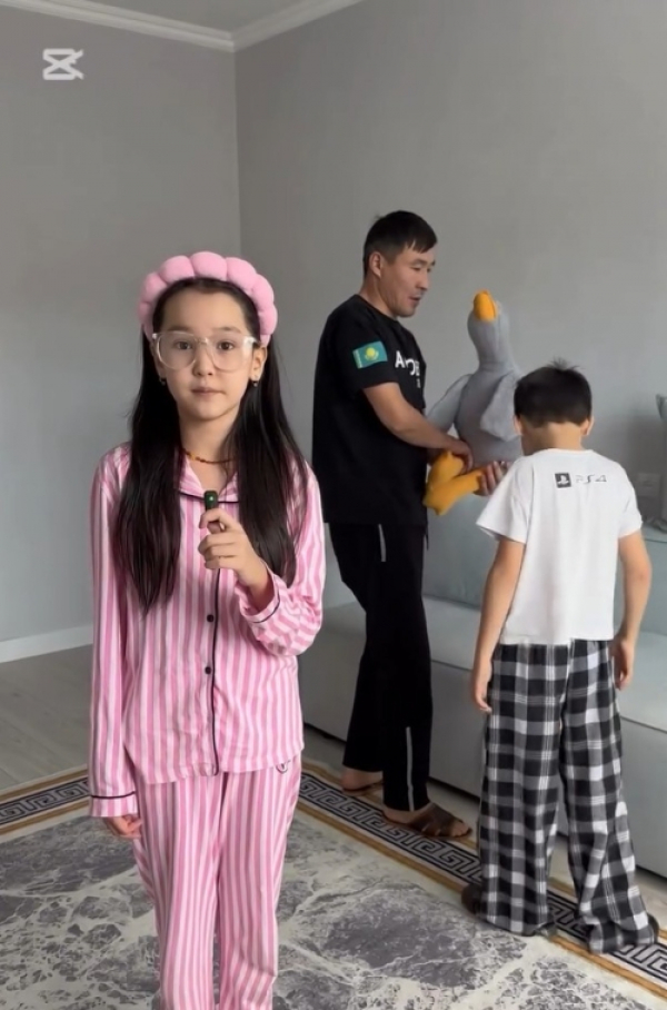 Юная журналистка из Актобе покоряет казахстанцев