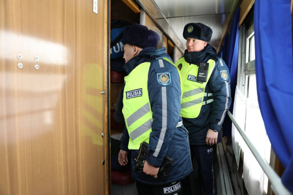 Свыше 600 пьяных пассажиров сняли с поездов с начала года