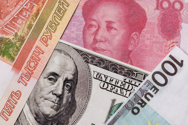Внебиржевой курс доллара опустился до&nbsp;80 рублей