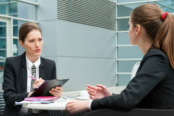 Юрист объяснила, в каких случаях опоздание может привести к увольнению