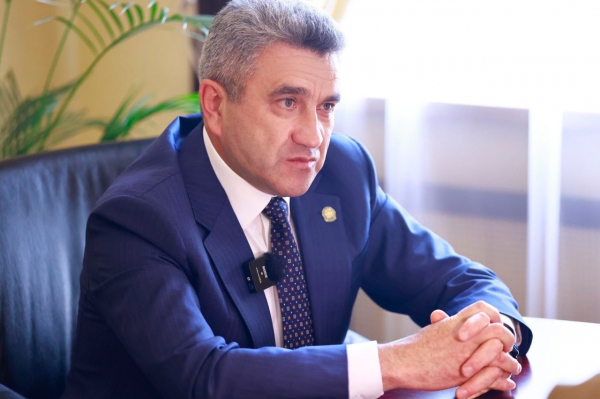 Хадиуллин: &laquo;Школьной программы достаточно, чтобы сдать ГИА без репетиторов&raquo;