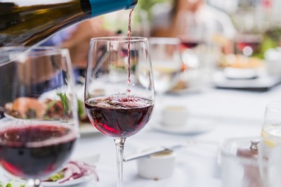 Опасность безалкогольного вина раскрыла диетолог