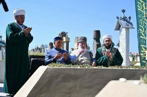 Минниханов почтил память Ахмата Кадырова в Чечне