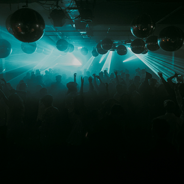 Кинопоказы под открытым небом, киноужин по фильму «Меню», Şien и Comic Con