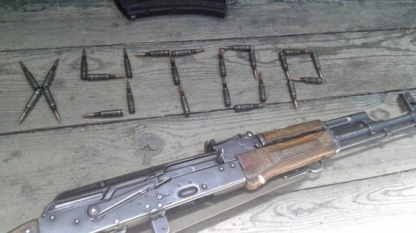 На суде по Шерзату Болату показали фото с автоматом в Instagram подсудимого