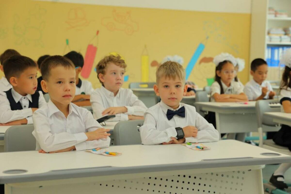 Новый учебный год в Казахстане: за парты сели более 4 млн школьников
