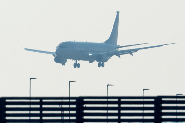 Самолет с 179 людьми загорелся в воздухе и подпалил аэропорт