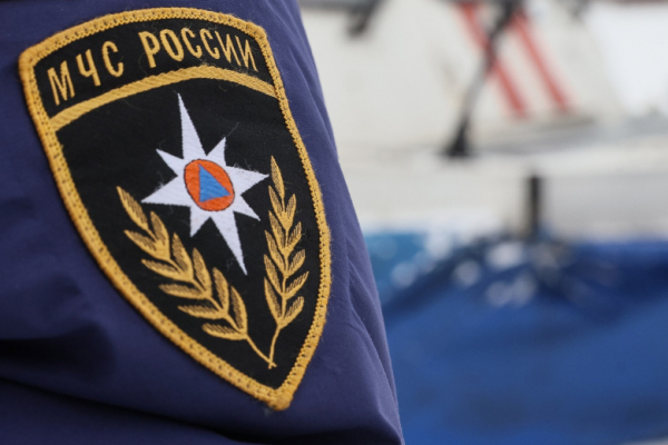 Мощный пожар разгорелся на одном из складов в Подмосковье