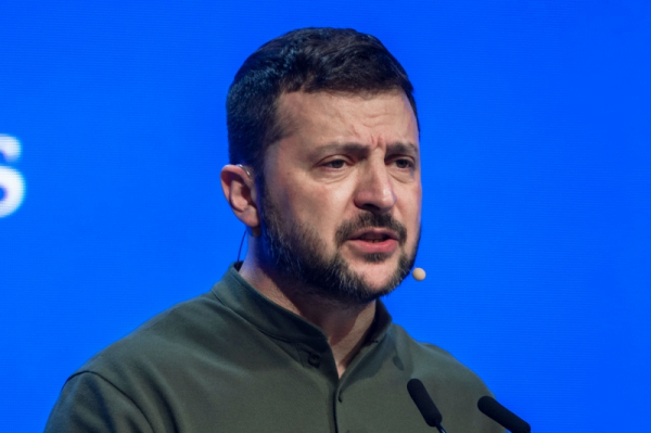 Зеленский пригрозил депутатам Рады пулей: неугодных отправят на фронт
