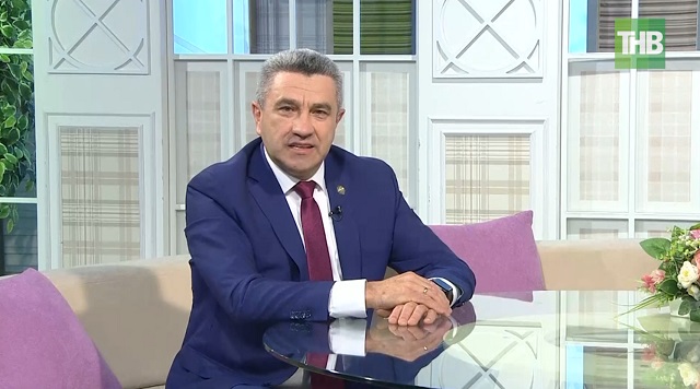 Министр образования Татарстана поздравил учителей с профессиональным праздником