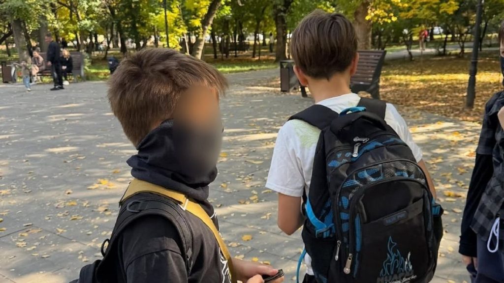 “Угрожал порезать лицо”: вооруженные ножом подростки напугали жителей Алматы (фото, видео)